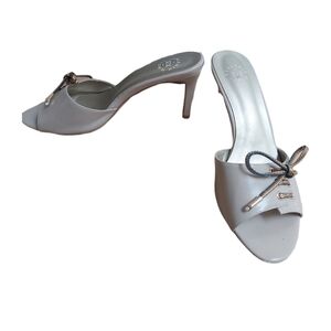 XIX Nineteen Size 9 Beige/cream Heels with Bows